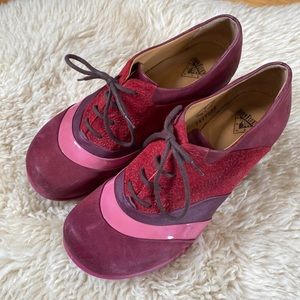 Fluevogs! Lace-up, stacked heel, size 7